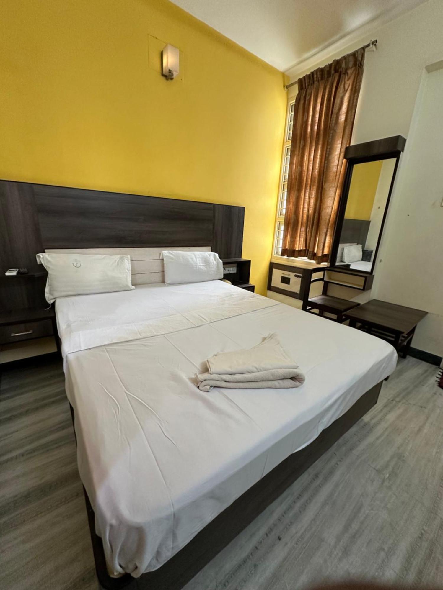 Hotel Priya Towers Nāmakkal Екстериор снимка